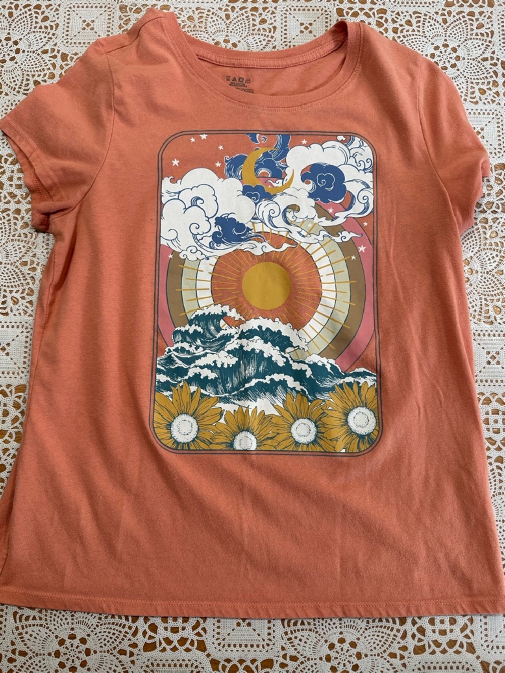 Womens Short-Sleeve Graphic Tee in Rust with Sunflower & Wave Motif
